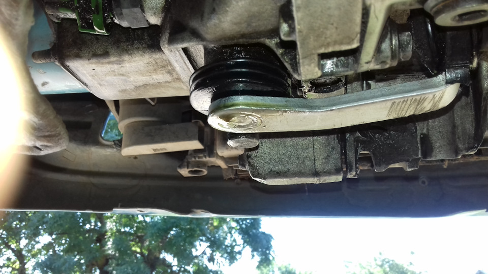 Подтекает масло из КПП — Renault Twingo I, 1,2 л, 1996 года | мойка ...