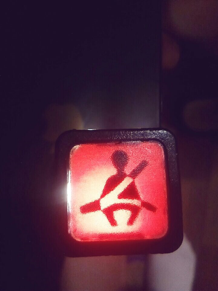 Контрольная лампа ремня безопасности. Индикация ремней безопасности пежо 308. Знак ремень безопасности. Индикация непристегнутого ремня. Индикатор ремня ваз 2105.