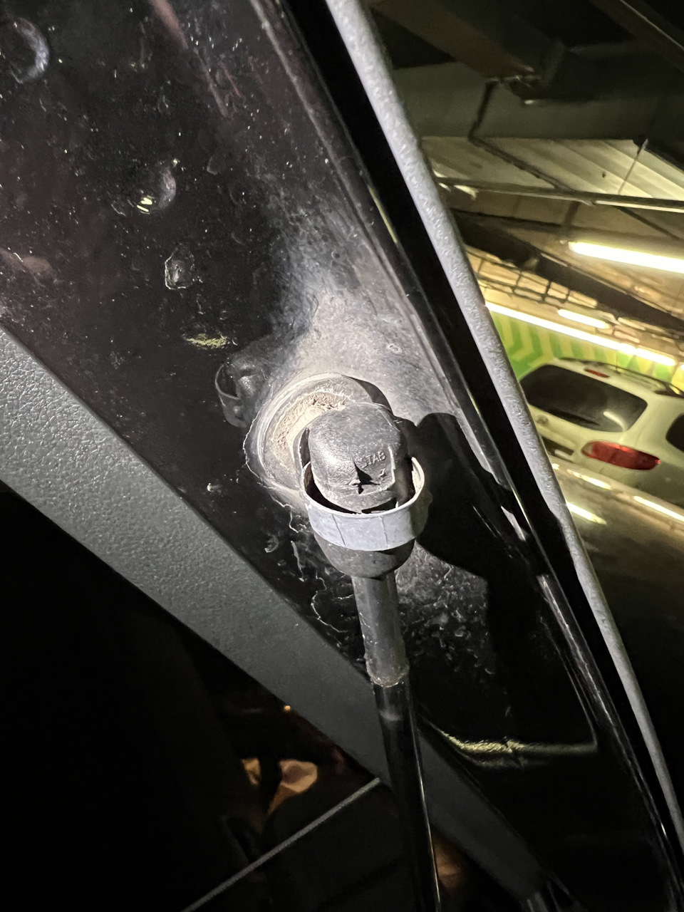 Газовые упоры на багажник шкода фабия 1. Амортизаторы багажника шкода октавия а7. Газовый упор vag 5j6827550b. Амортизаторы багажника шкода октавия а7. 5е5827550l.