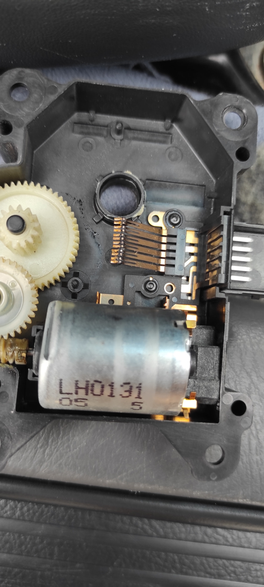 Снятие рычажка на сервоприводе климата. Ремонт сервопривода elbi. Ремонт сервопривода. Sorento bl печка сервопривод. Lexus gx470 печка сервопривод.