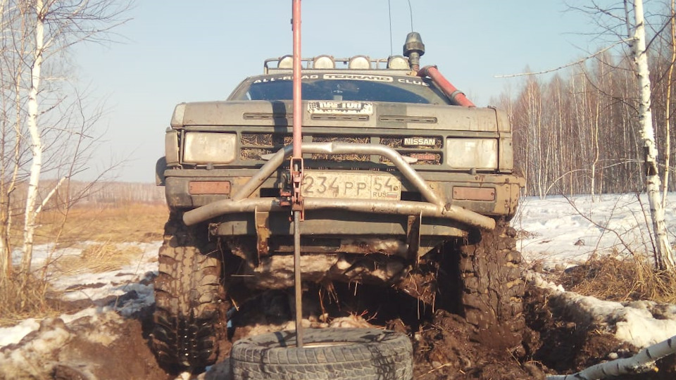 Nissan Terrano Невымерший Динозаврик