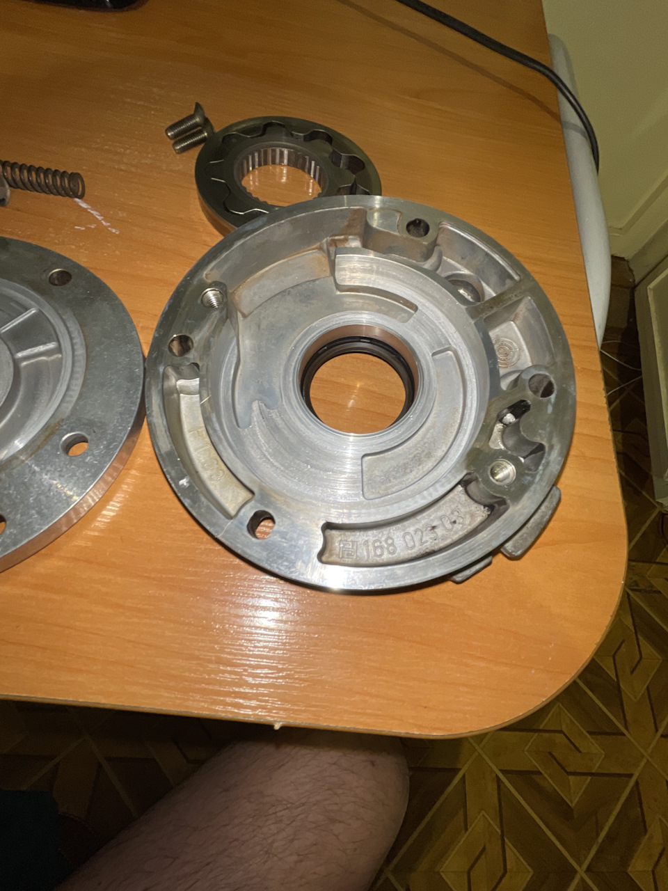 Моргает лампочка давления масла — Volvo S60 (1G), 2,4 л, 2003 года ...