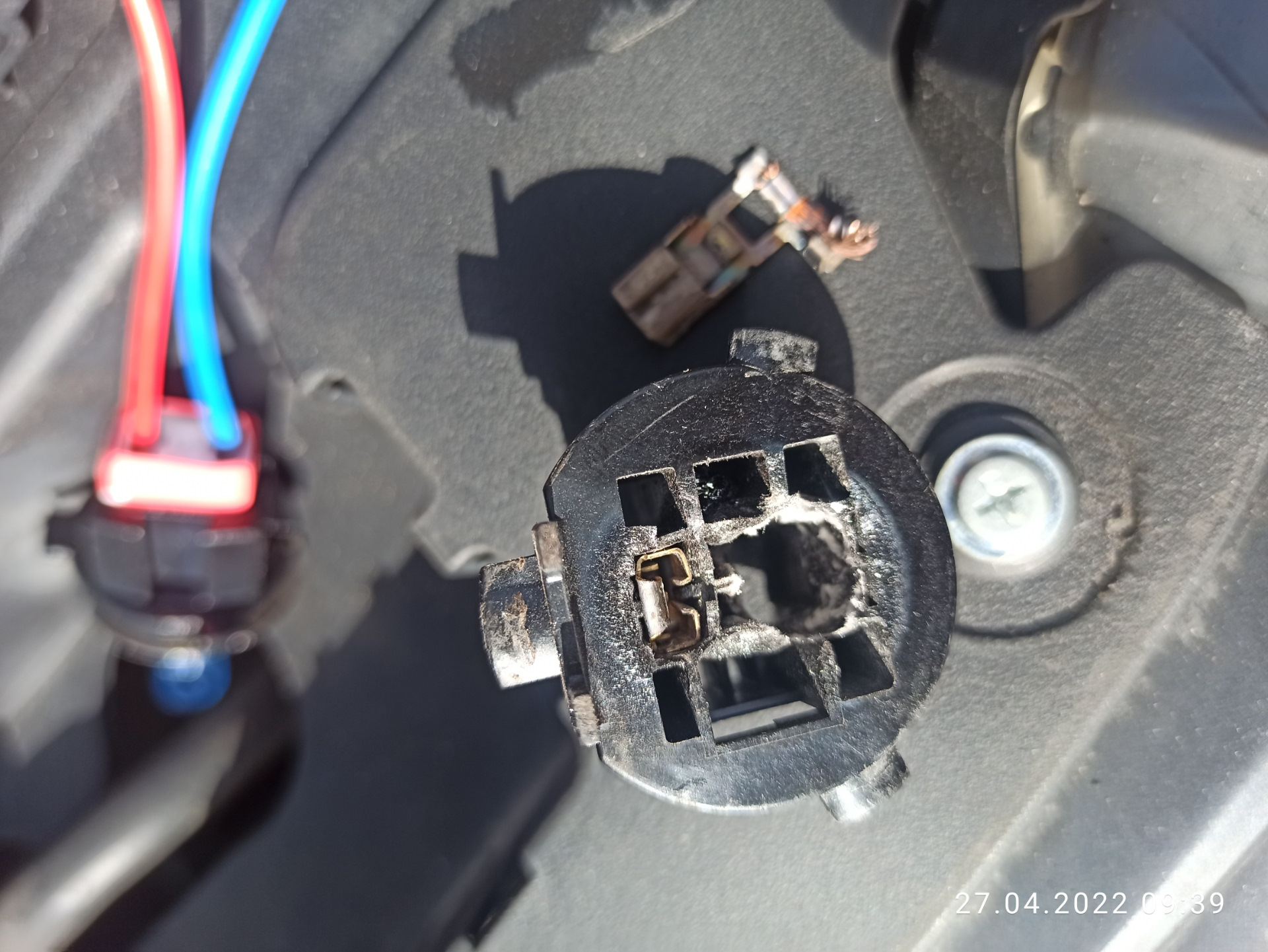 Патрон лампы ближнего света — Mitsubishi Outlander (3G), 2,4 л, 2012 ...
