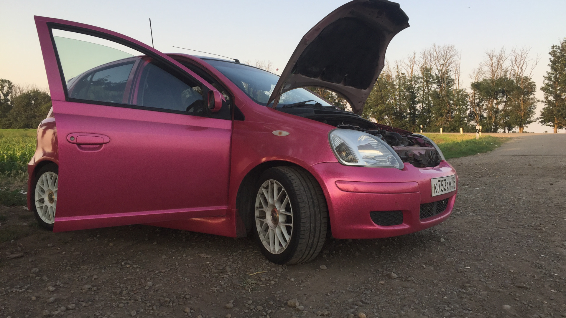 Toyota Vitz (10) 1.3 бензиновый 2001 | розовая ЧИКА )))))))) на DRIVE2