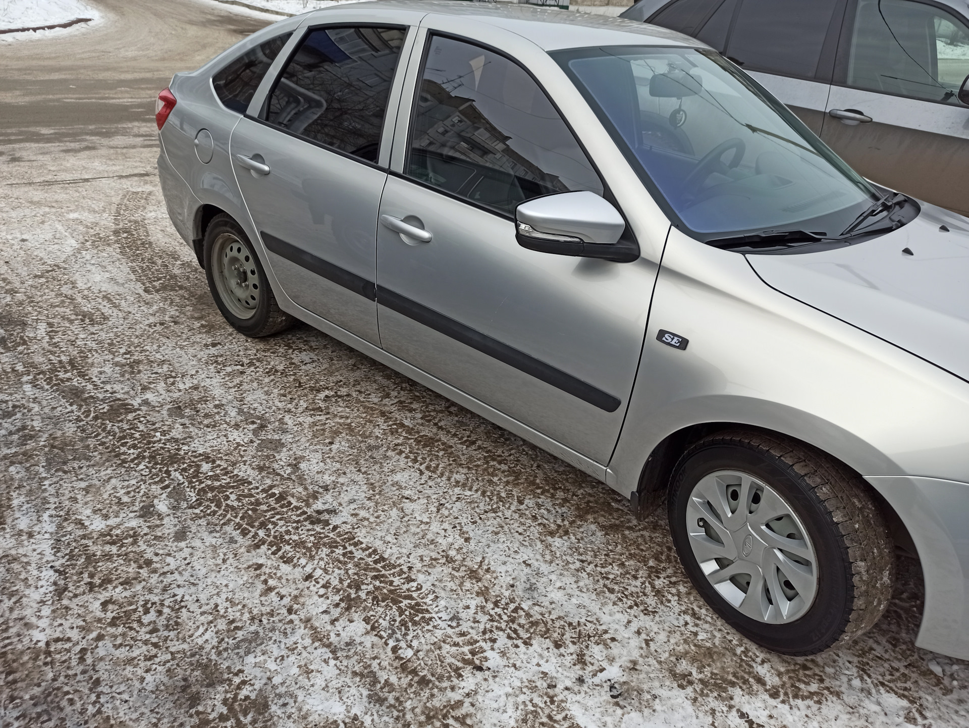 Спи*украли колпак — Lada Гранта лифтбек, 1,6 л, 2014 года | прикол | DRIVE2