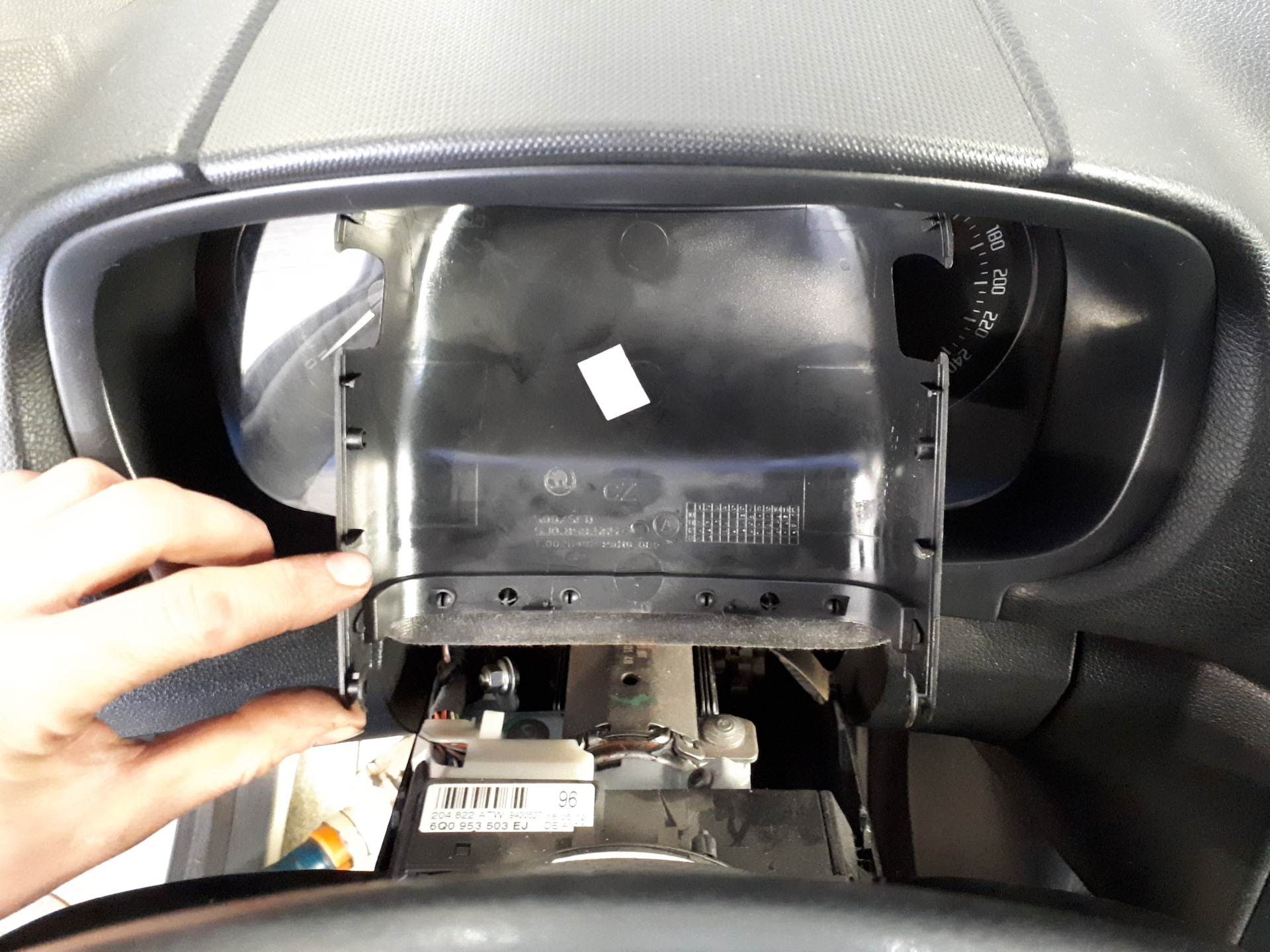 как снять подушку шкода фабия