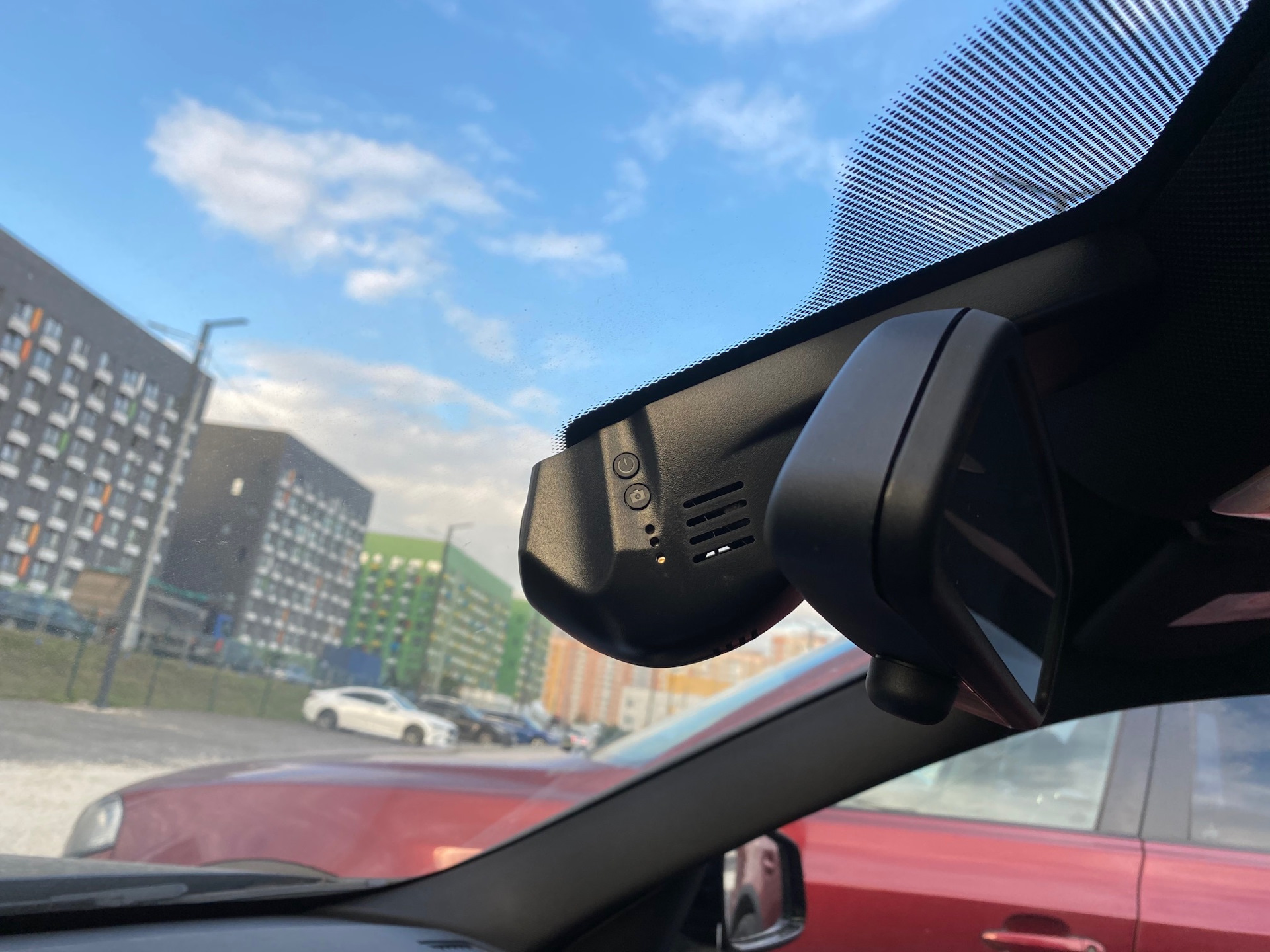 Регистратор bmw. Регистратор на зеркало BMW f48. Установка видеорегистратора BMW f30. Авторегистратор в кожухе зеркала e39. Камера на зеркале БМВ Х 3 2018 год.