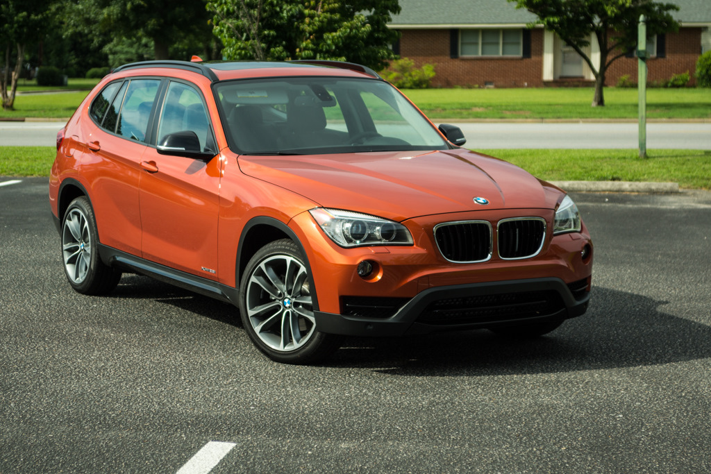 X 4 v x 1. BMW x1 Orange. BMW x1 оранжевый. БМВ х1 gt. БМВ x1 хэтчбек.