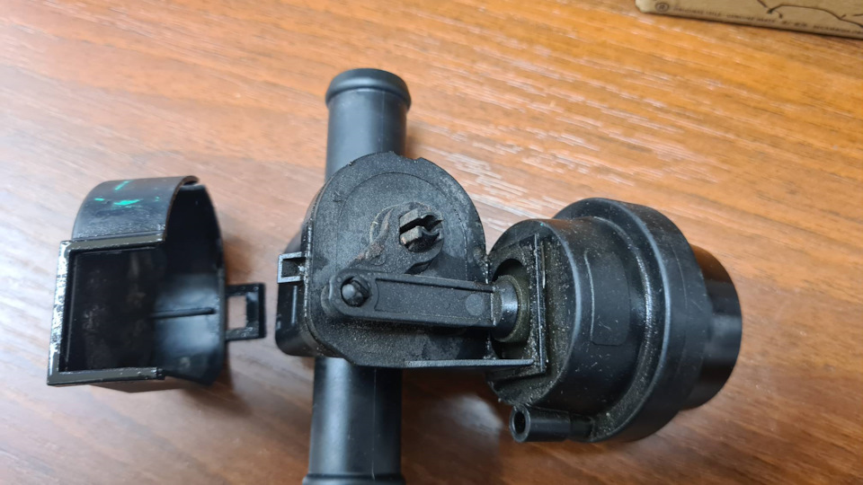 Старый кран с разборки потёк по штоку — Audi Q5 (1G)