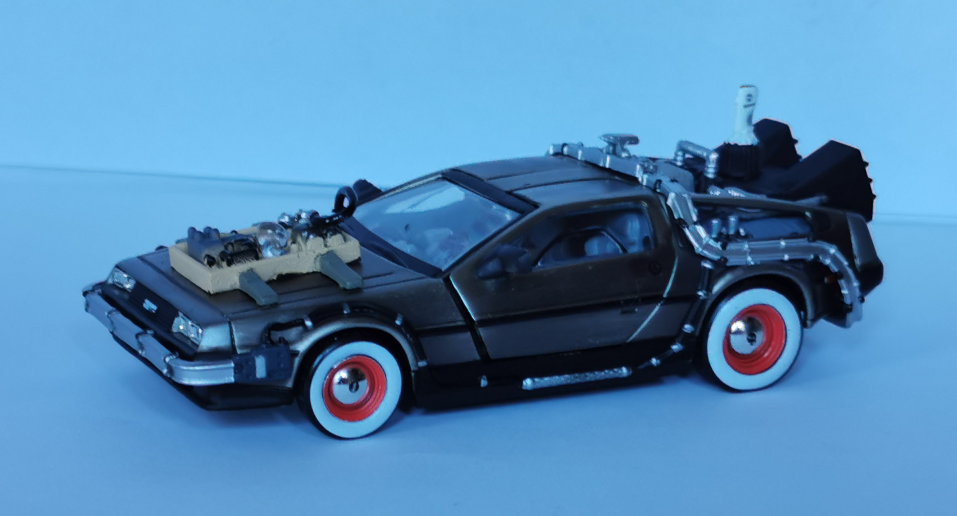 DeLorean DMC-12. 