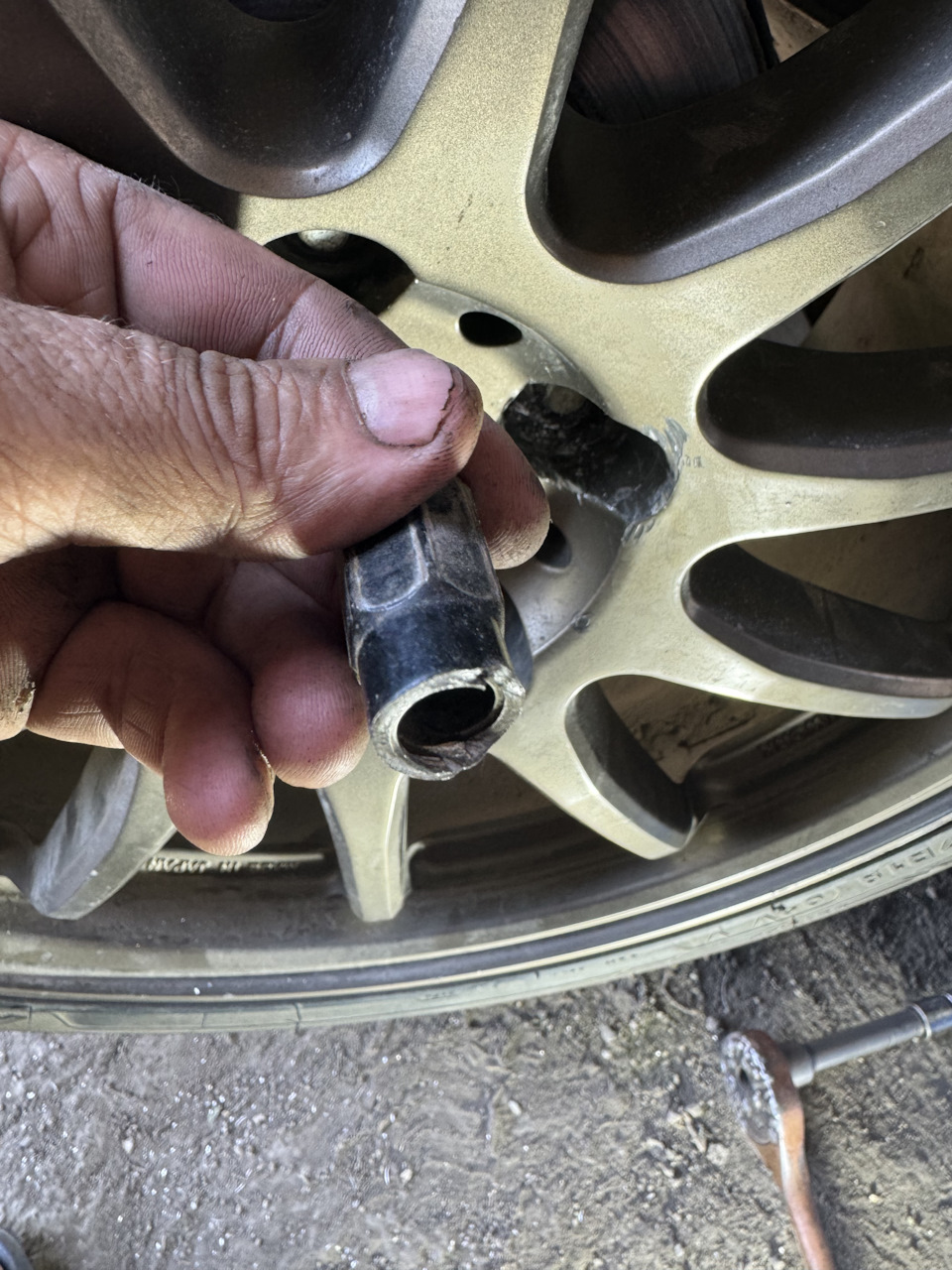 ️Сказ о том, как я менял колодки, не снимая колесо + замена масла ...