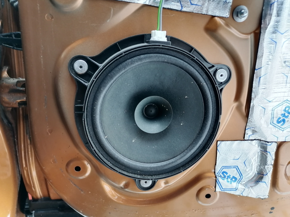 Замена динамиков в задних дверях — Renault Duster (2G), 1,5 л, 2021 ...