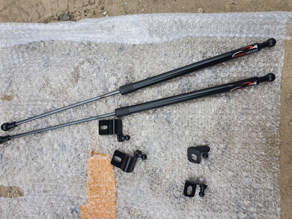 Установка газовых упоров, замена масла, замена подрулевого шлейфа ...