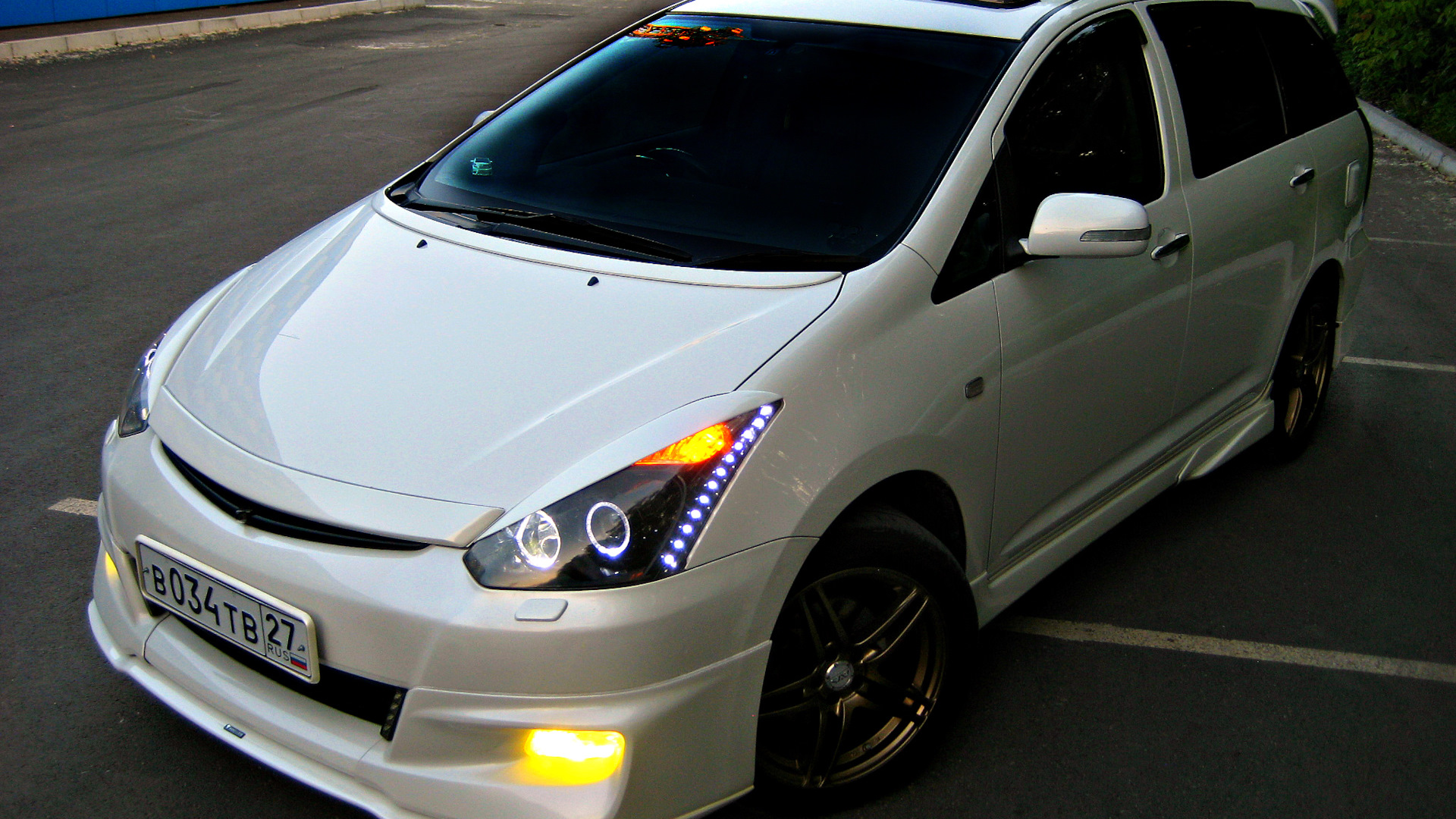 Wish extreme. Toyota Wish 2000. Реснички Тойота Виш 10 кузов. Тойота Виш 10 кузов. Toyota Wish 1.