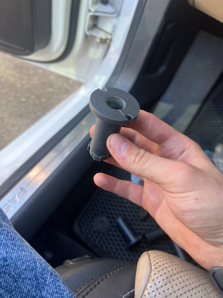 Втулка крепления зеркала на Volkswagen Golf Mk6, Volkswagen Jetta VI ...