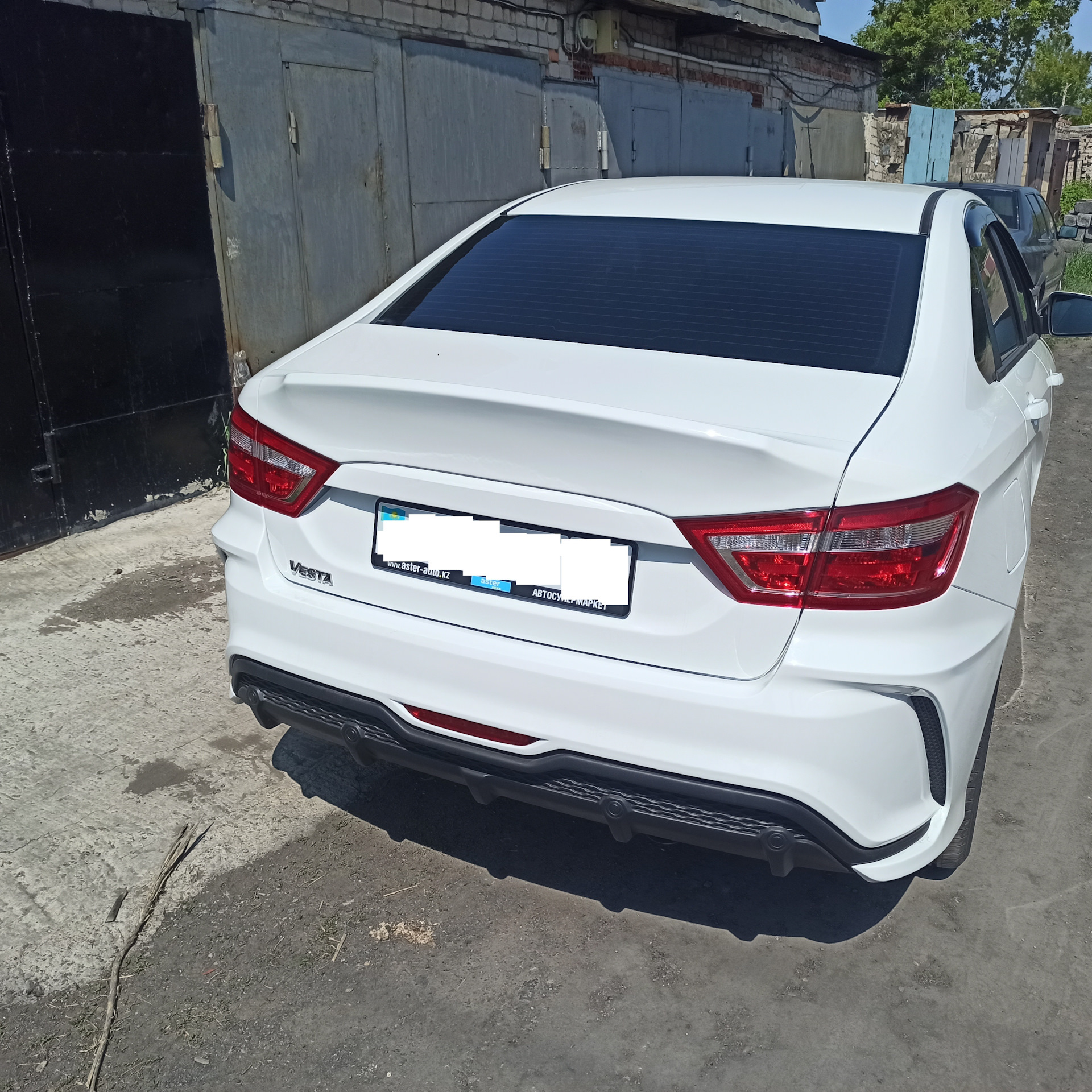 Спойлер — Lada Vesta (1G), 1,6 л, 2022 года | стайлинг | DRIVE2