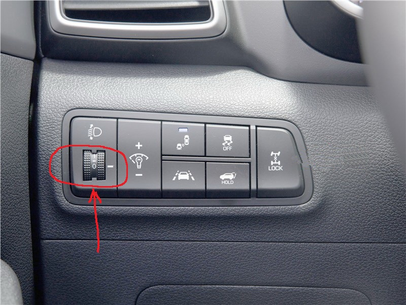 Кнопкой открыть в новом. Ix35 полный привод кнопка. Hyundai Tucson 2007 кнопки. Hyundai Tucson 2020 кнопка подогрева руля. Кнопка Хендай ix35.