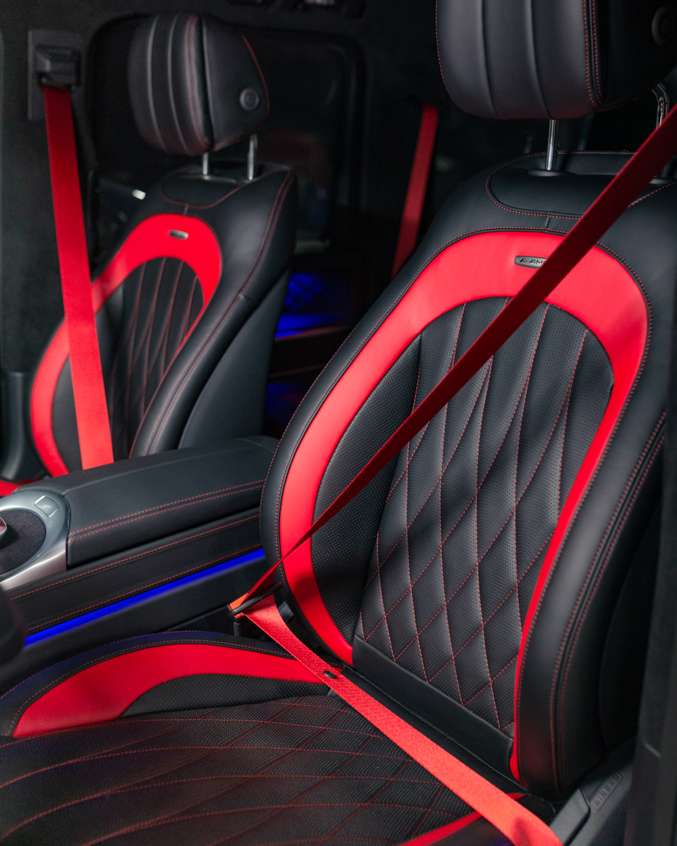 Перетяжка интерьера Mercedes G-class. Перетянули центральную консоль ...