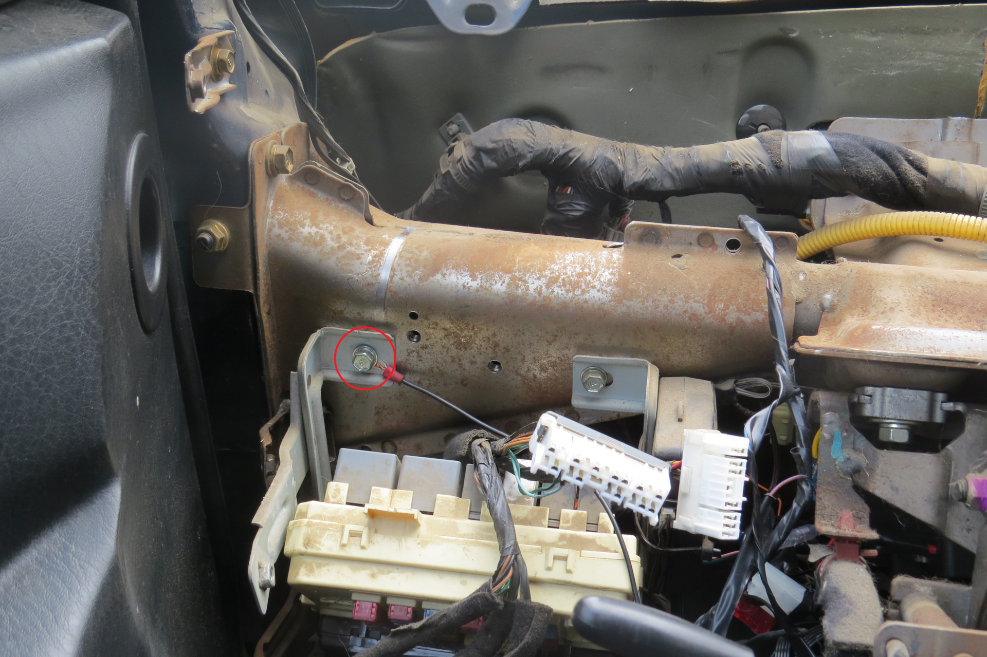 Штатный сигнализатор ключа забытого в замке зажигания и сирена ...