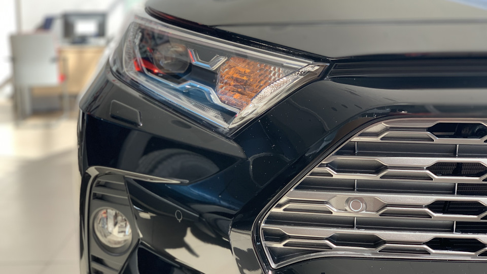 Toyota RAV4 2,5 бенз Престиж Safety