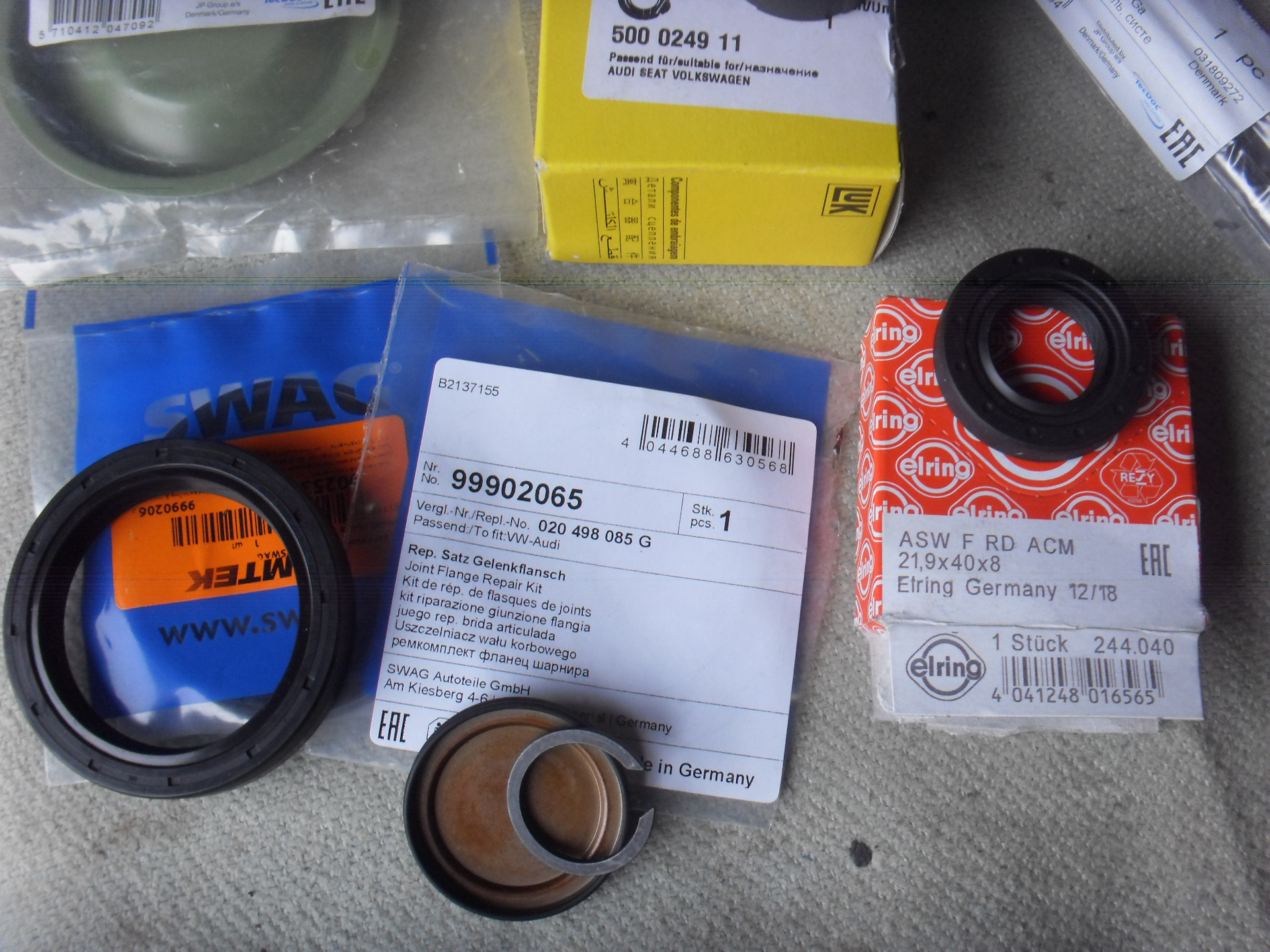 6. 6. Опора передней стойки фольксваген поло седан. Сальник коленвала vw pointer 1. Сальник фольксваген поло седан 1.