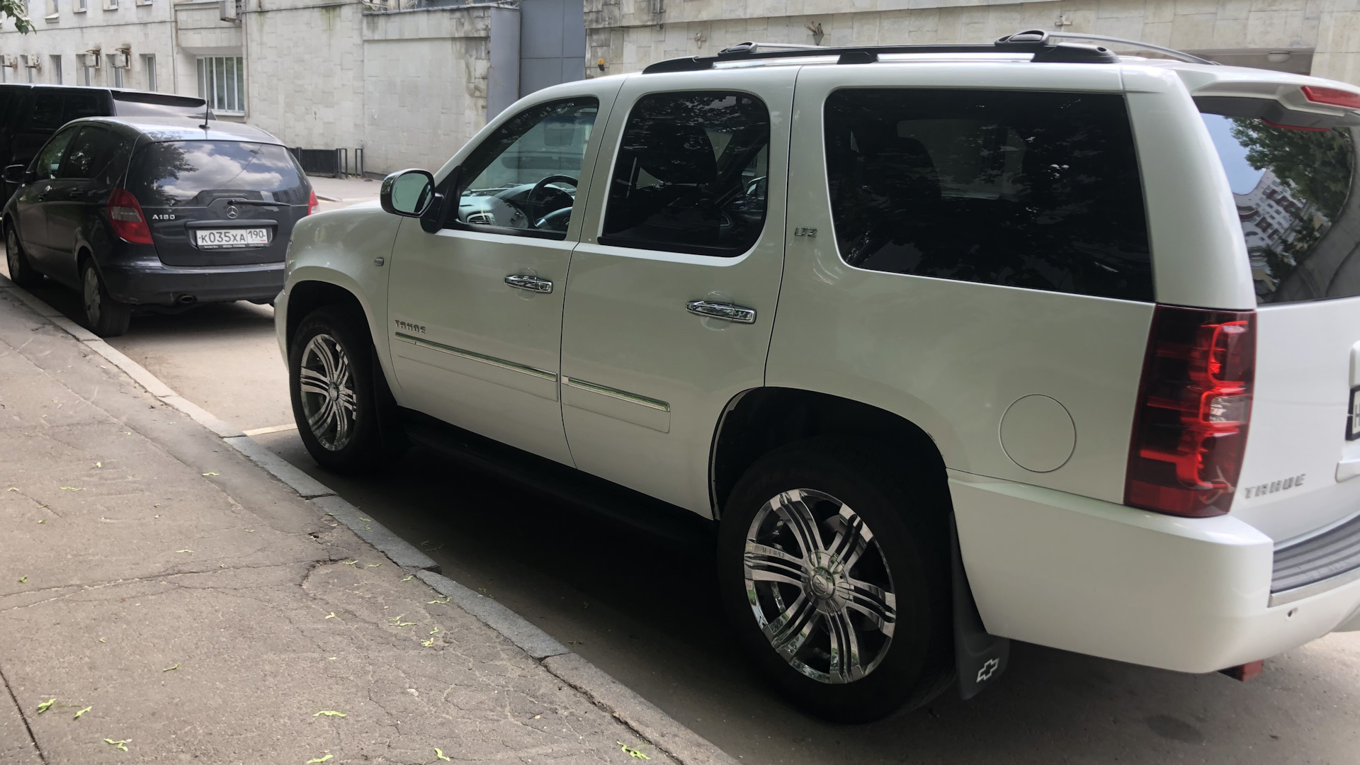 Chevrolet Tahoe (GMT900) 5.3 бензиновый 2013 | на DRIVE2