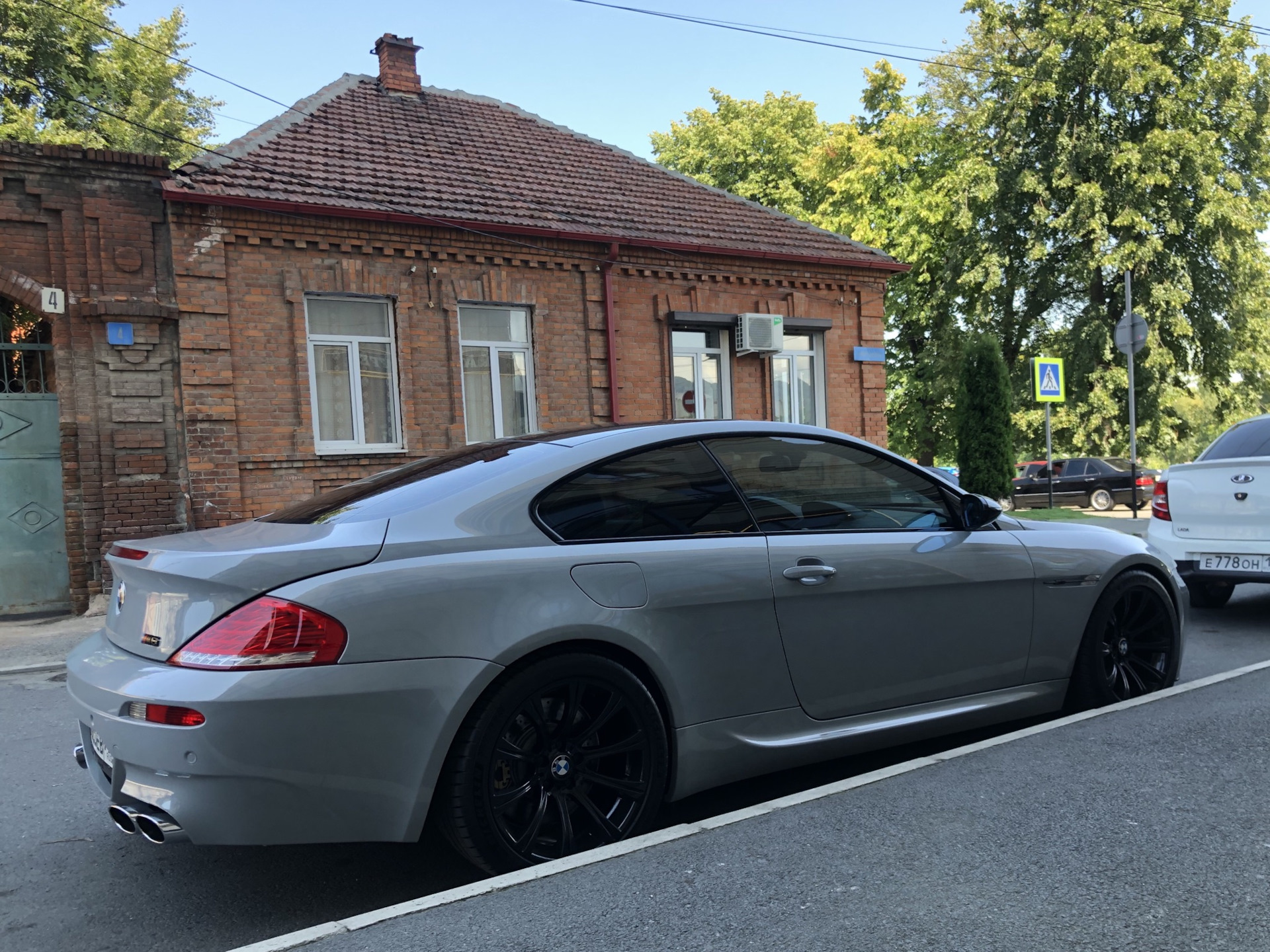 BMW m6 серая