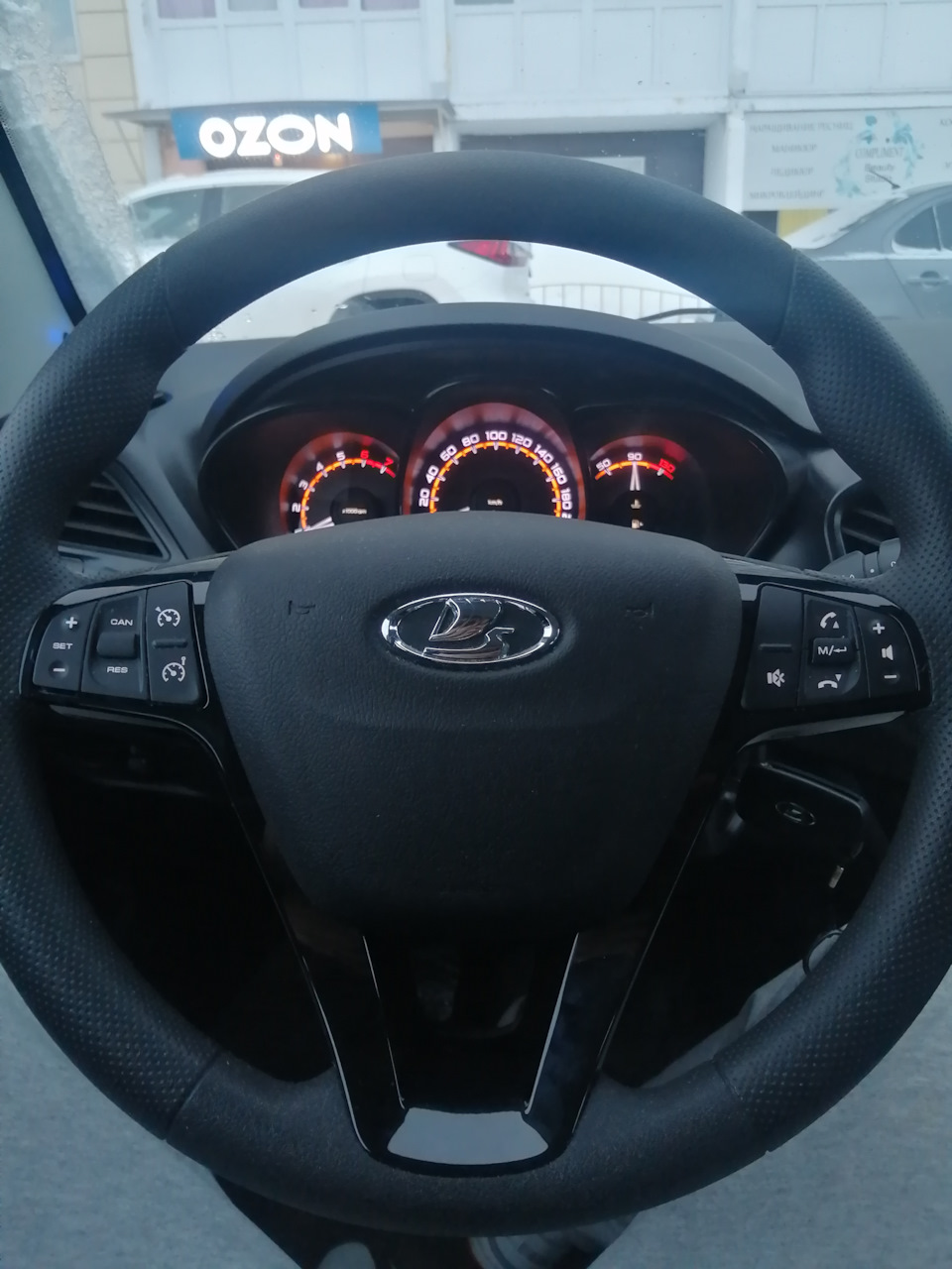 Как снять руль веста нг Замена эмблемы на руле - Lada Vesta SW, 1,6 л, 2019 года аксессуары DRIVE2