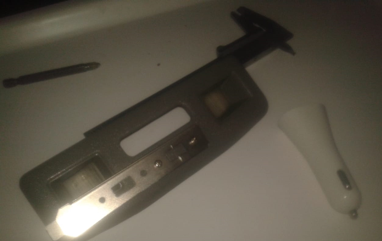 Питание регистратора от плафона освещения — Mitsubishi Pajero (2G), 3 л ...