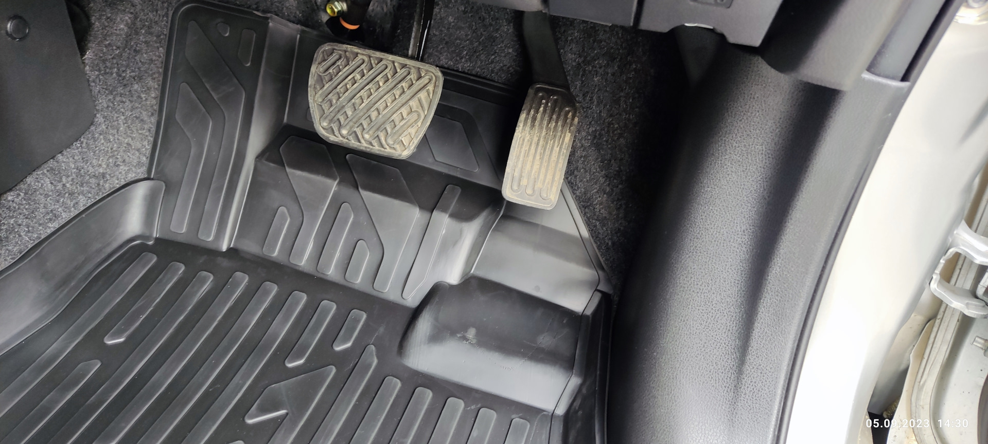Коврики Rezkon — Nissan Note e-Power, 1,2 л, 2019 года | аксессуары ...