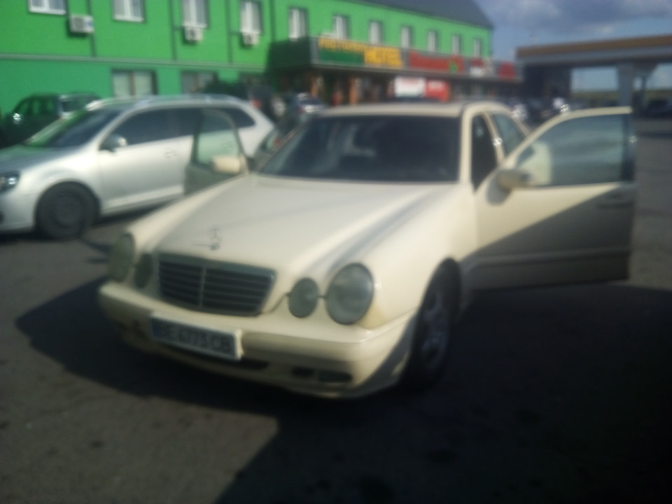 Фото в бортжурнале Mercedes-Benz E-Class (W210)