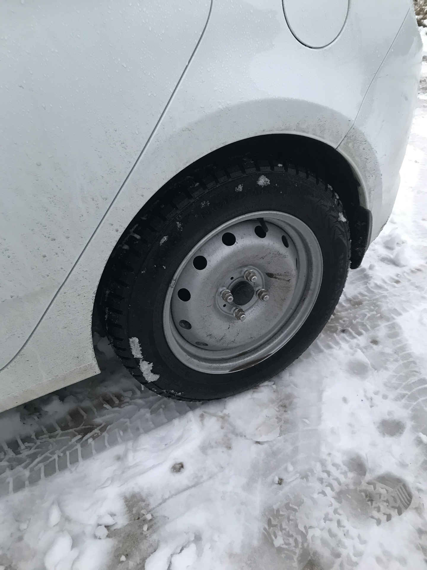 Пост №5. Установка подарочных колес от дилера — Hyundai Solaris ...