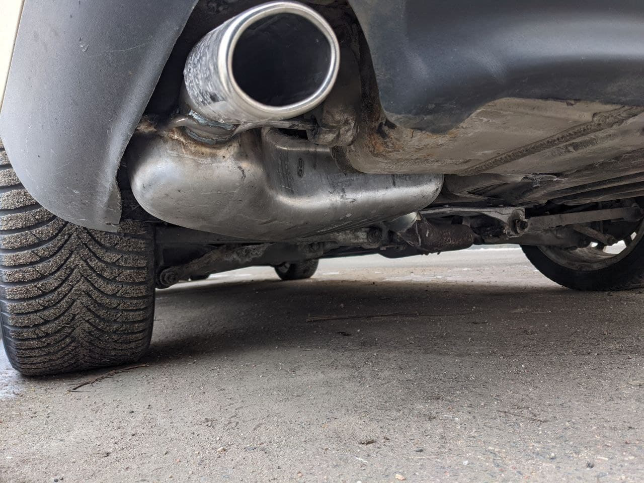 Замена задней банки глушителя — Volvo S60 (1G), 2,4 л, 2001 года ...