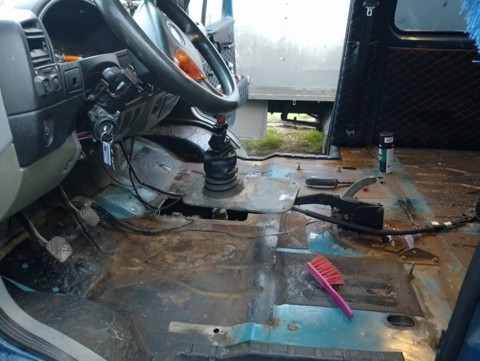 Пол в кабине — ГАЗ Газель, 2,4 л, 2007 года | кузовной ремонт | DRIVE2