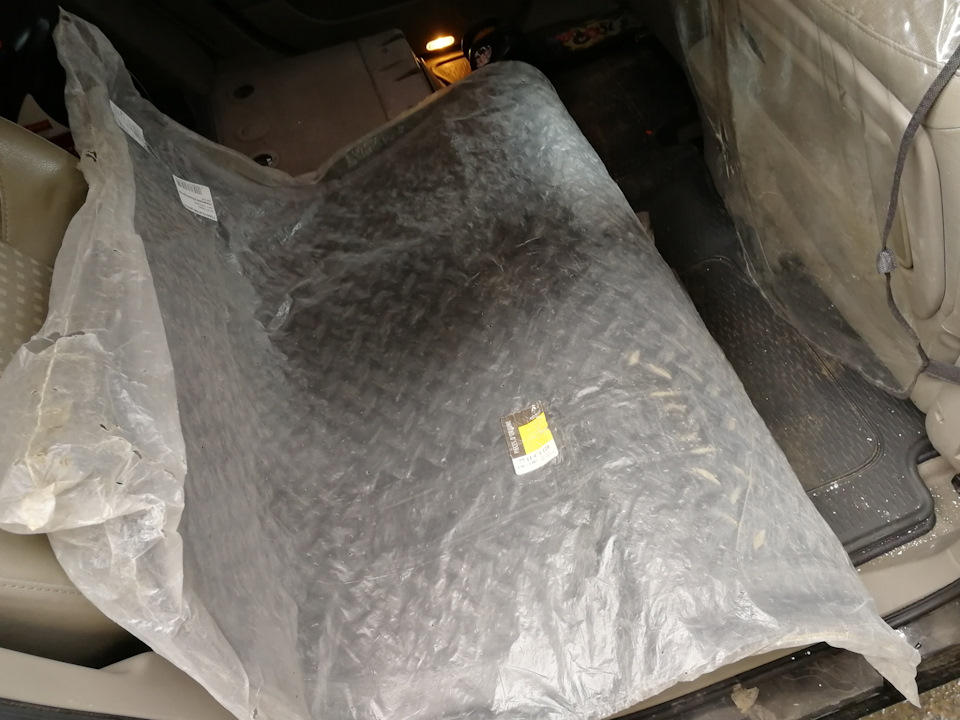 Уборка и новый коврик в багажник — Renault Scenic II, 2 л, 2004 года ...