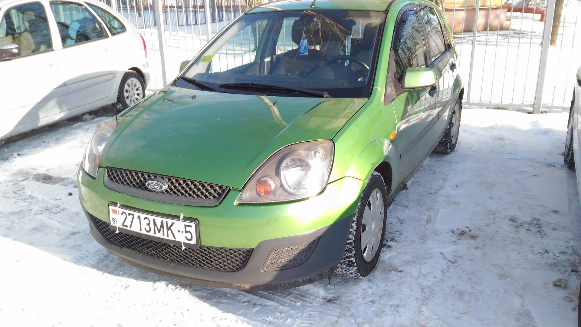 Робот ford fiesta. Форд Фиеста 2007 робот. Робот Форд Фиеста рычаг. Фиеста робот фото. Управление роботом на Форд Фиеста.