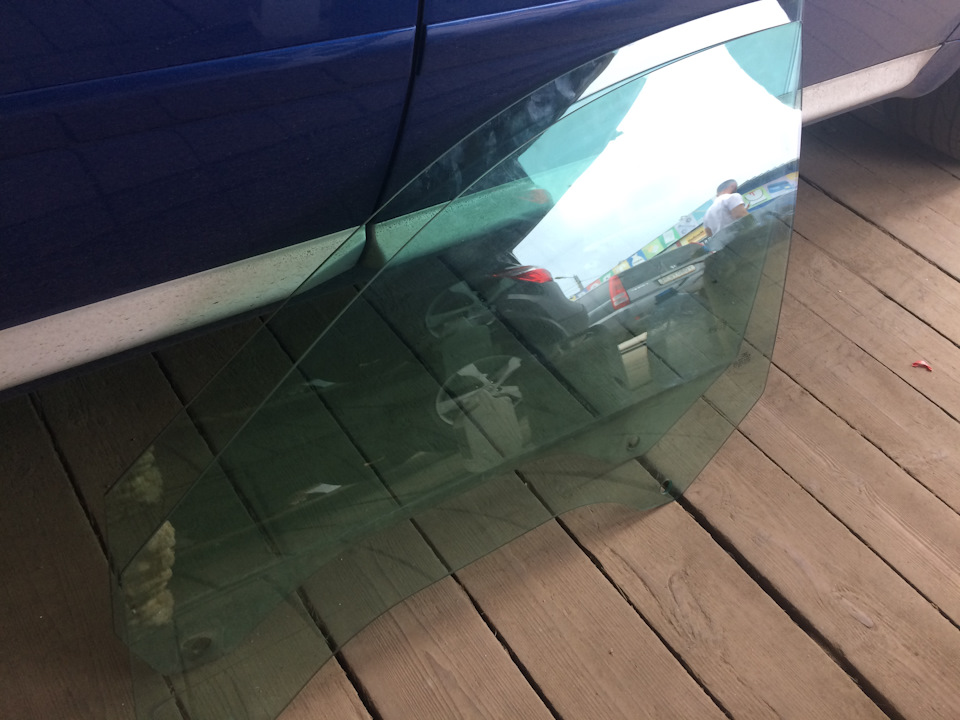 Замена водительского бокового стекла, обслуживание стеклоподъёмника ...