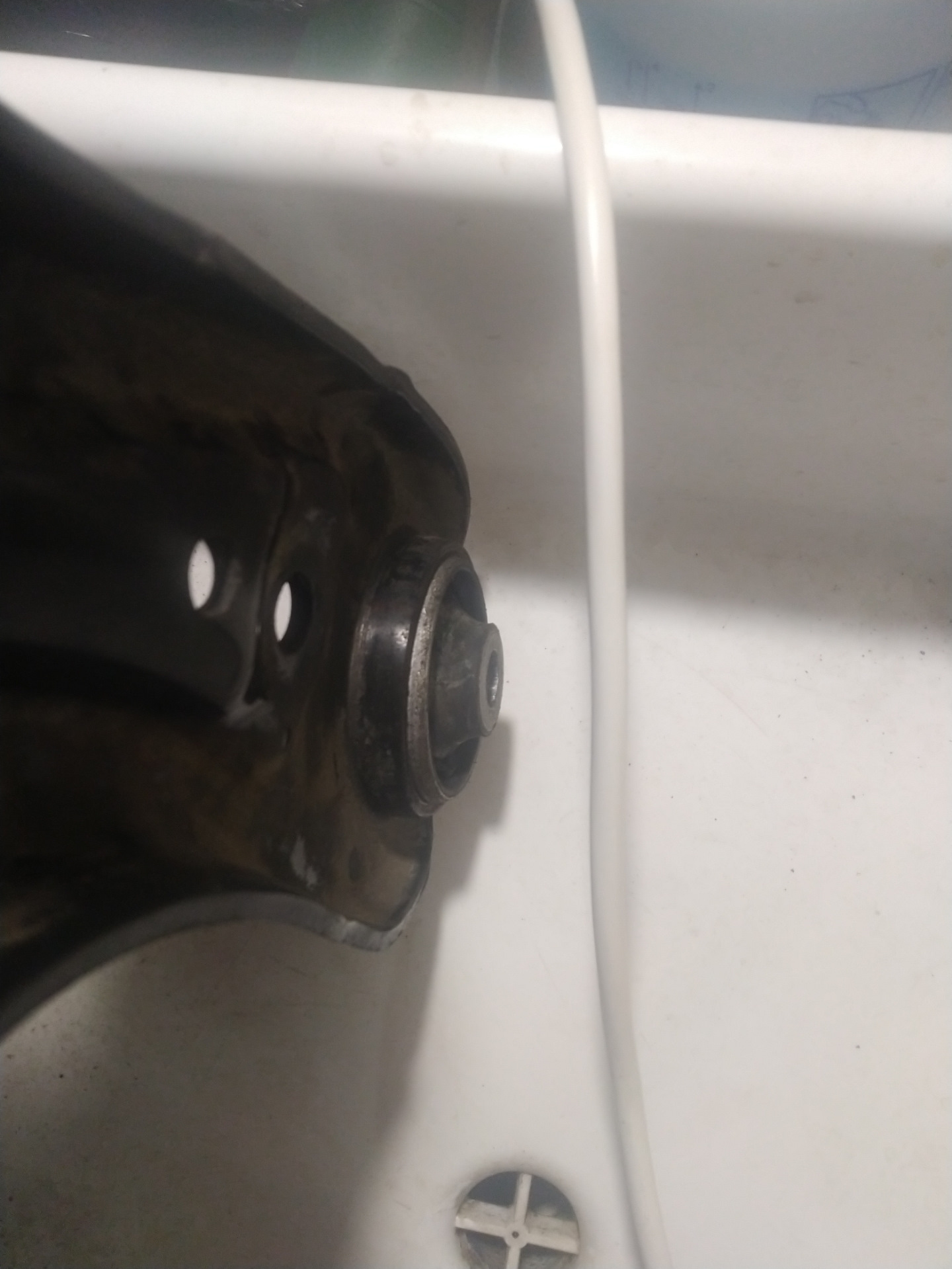 Замена сайлентблоков передних рычагов. — Volkswagen Polo Sedan, 1,4 л ...