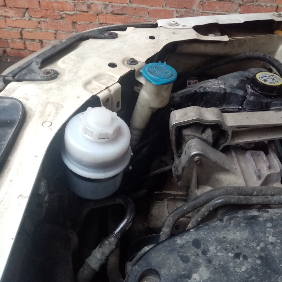 Заменил бачок ГУРа — Land Rover Freelander 2, 2,2 л, 2008 года | визит ...