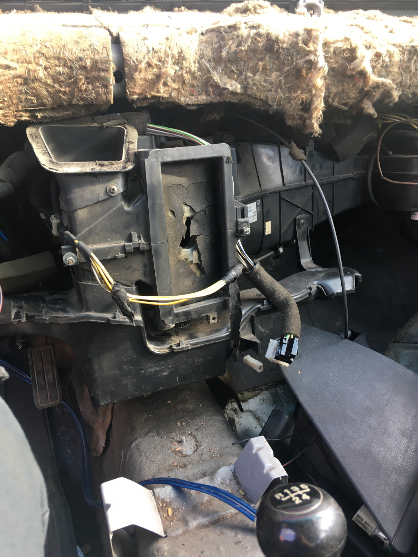 Шумка под торпедой — Volkswagen Passat B3, 1,8 л, 1989 года | своими ...