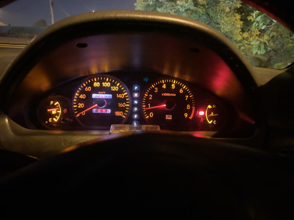 Замена патрона габаритов и лампочек приборной панели — Toyota Sprinter ...