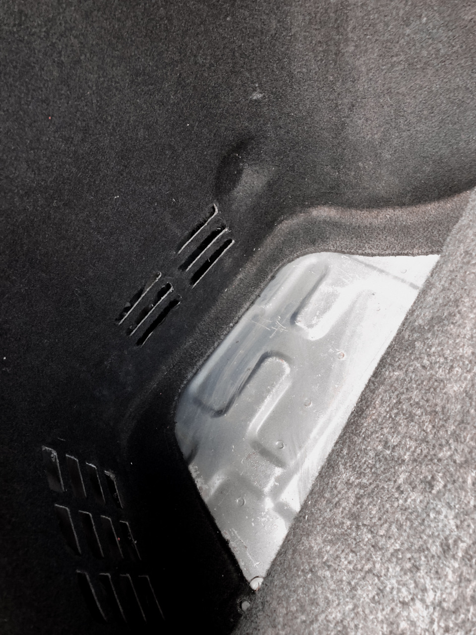 Конденсат в багажнике (решено) — KIA Rio (2G), 1,4 л, 2006 года ...