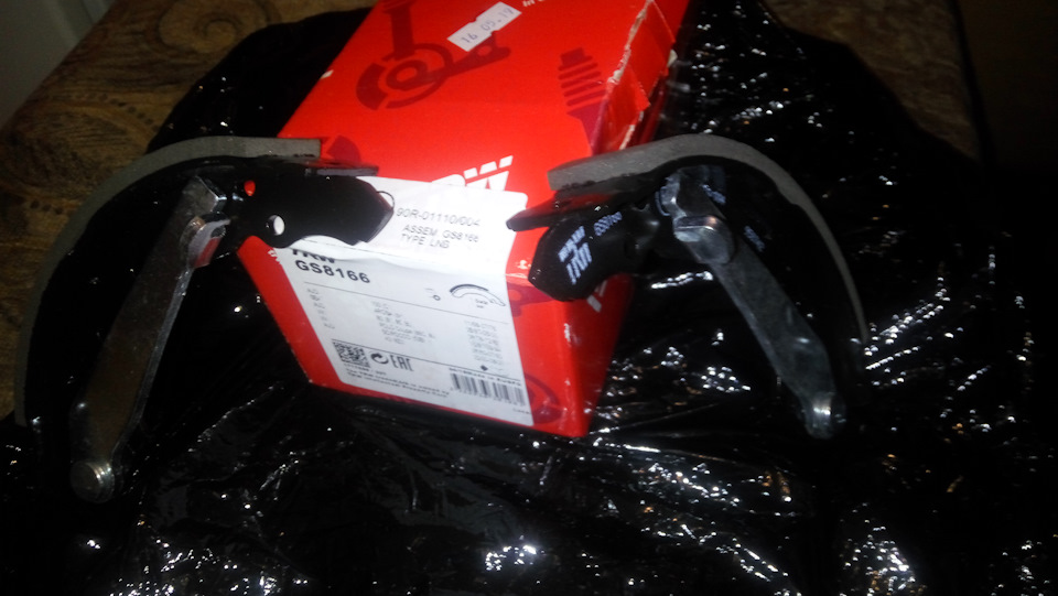 Тормозные колодки TRW GS8166 — Volkswagen Golf Mk2. Запчасти на фото: GS8166, G5816