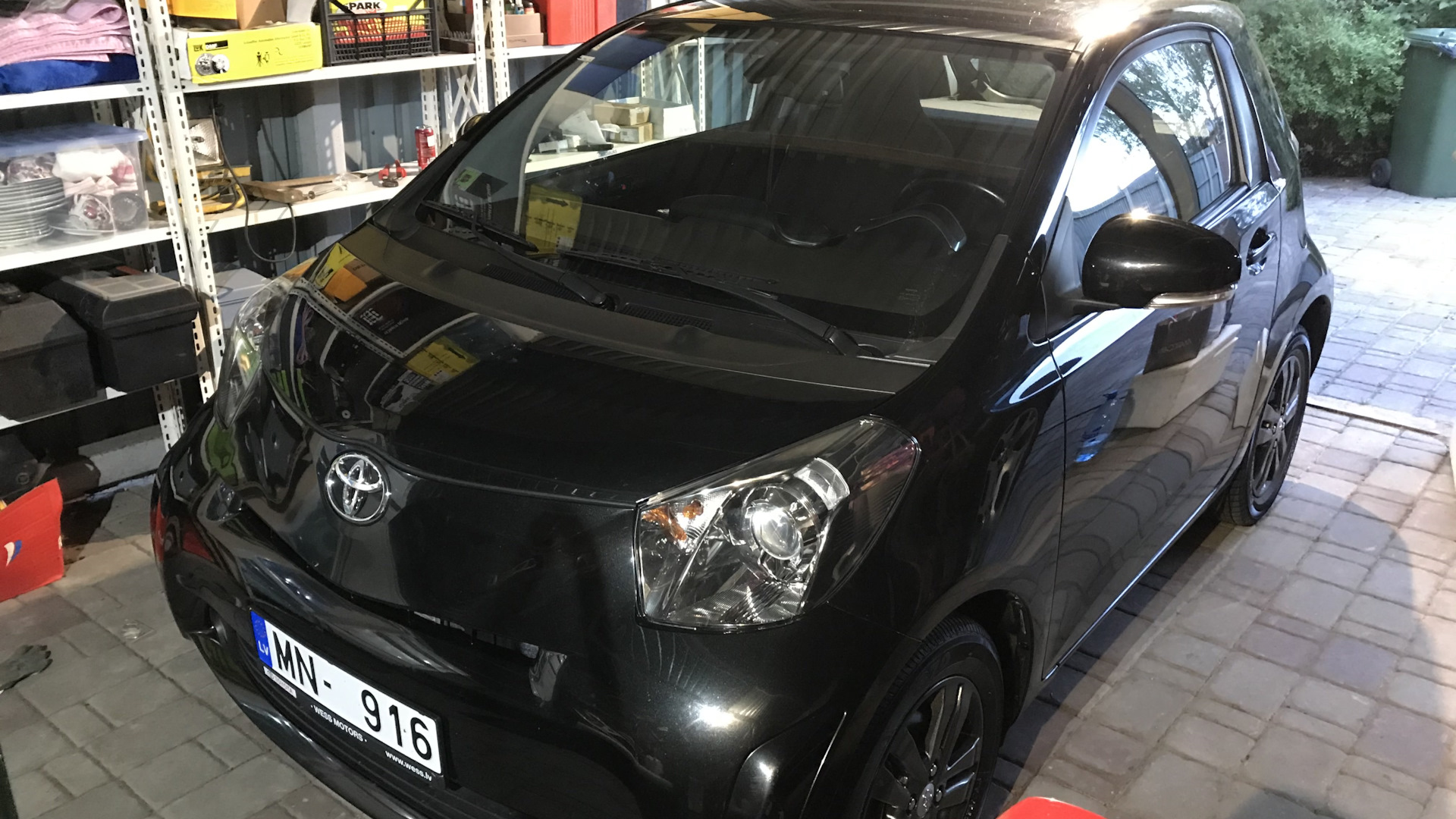 Toyota iQ 1.0 бензиновый 2009 | Вырасту буду Х5 на DRIVE2