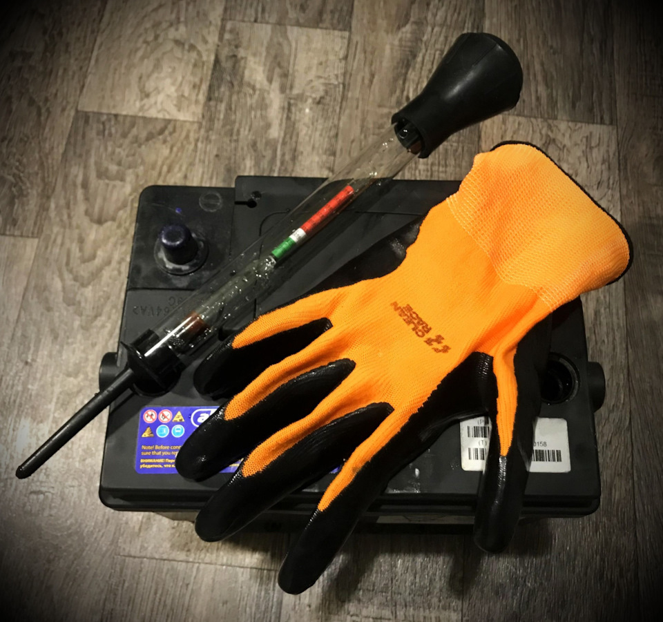 Решил обслужить АКБ, а он отказался от моих услуг :) — Lada Гранта (2G ...