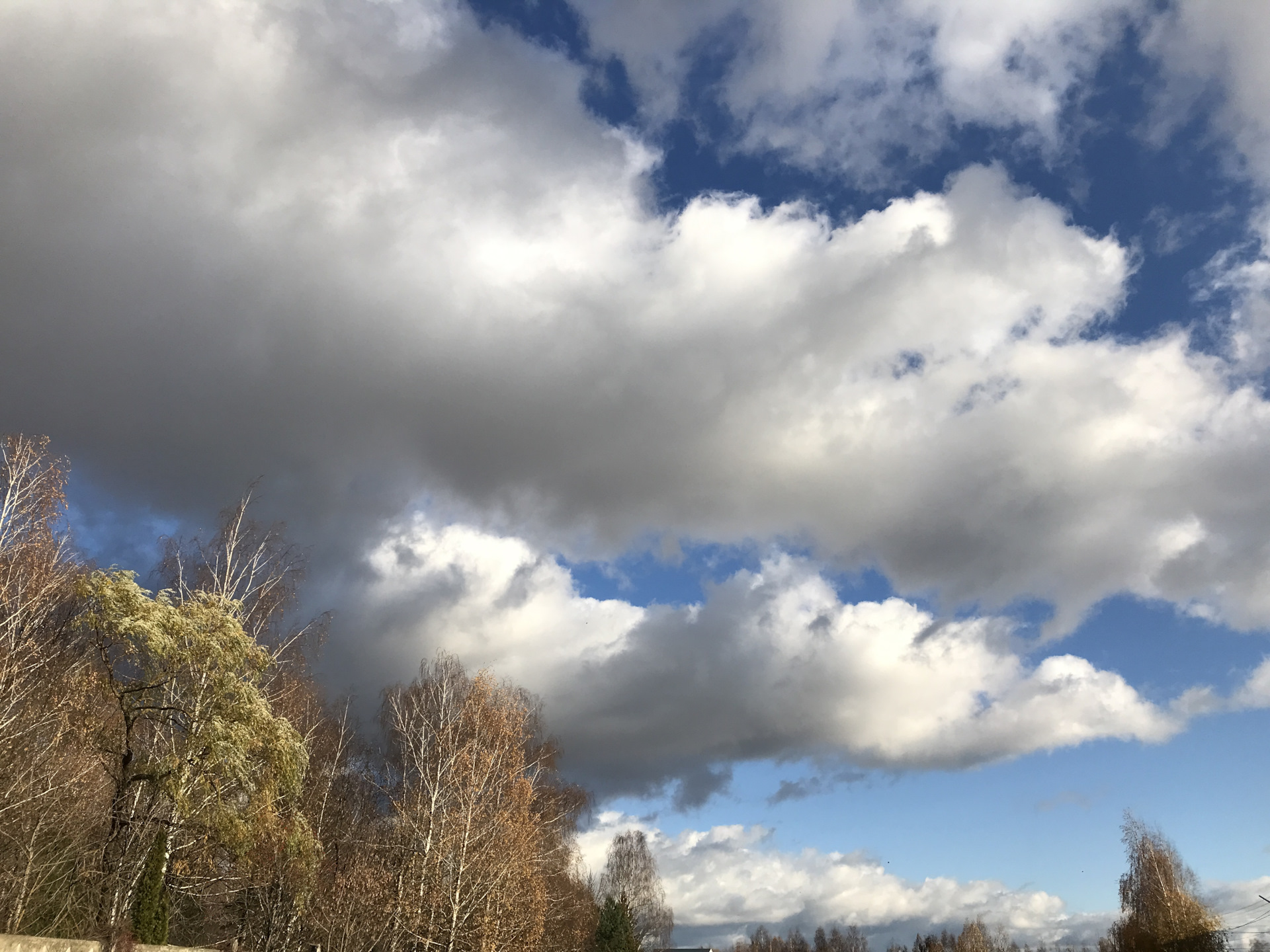 Фото осеннего неба с облаками