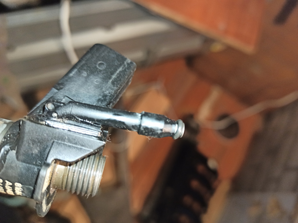 Течь форсунки по обратке. Замена масла в двигателе — BMW 7 series (E65 ...