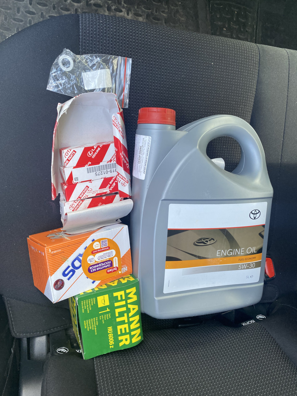 Фото в бортжурнале Toyota RAV4 (IV)