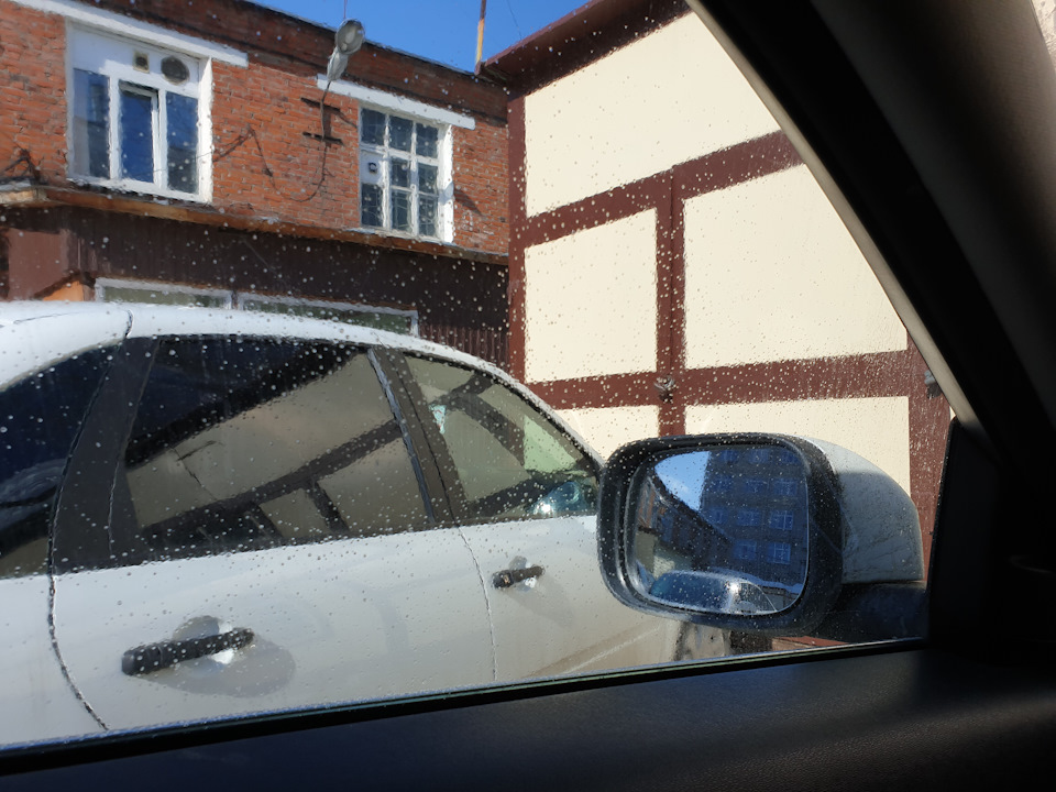 Один неприятный недостаток. Заливает боковые стекла((( Хотя… Опустил/поднял — помыл))) — Volvo XC70 III