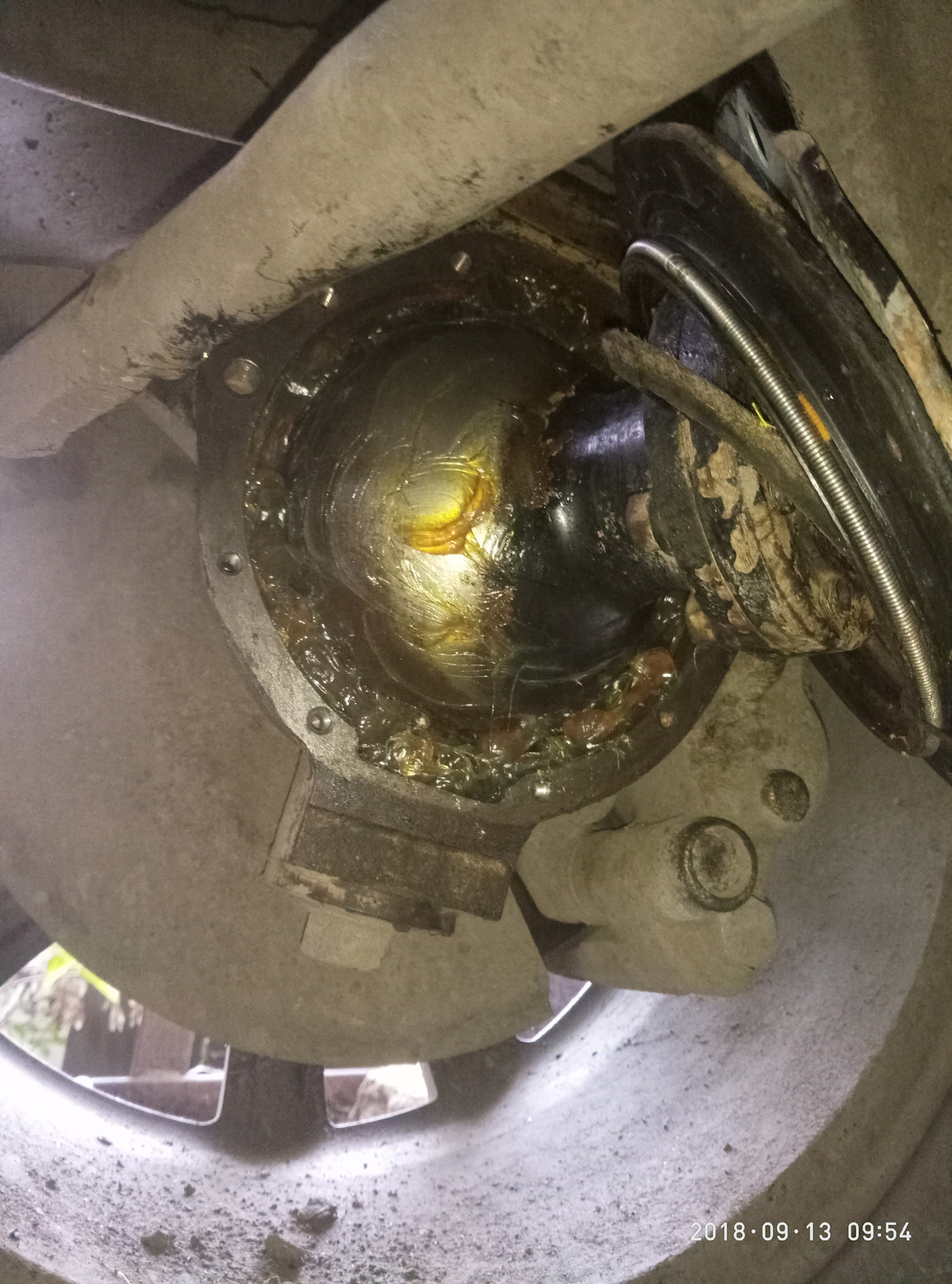 Смазка поворотного кулака автомобиля уаз 469. Смазка поворотного кулака уаз фермер 2023. Смазка поворотного кулака уаз. Смазка поворотного кулака уаз буханка. Смазка поворотного кулака уаз.